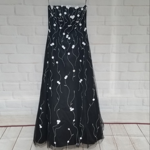Sean Collection Dresses & Skirts - 💕💕  Sean Collection Beaded Strapless Prom Dress